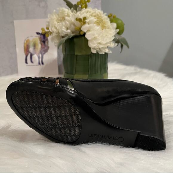 NEW Calvin Klein Wedge Flare Leather Peep Toe Pumps Black Size 6 NWOT - Picture 6 of 15